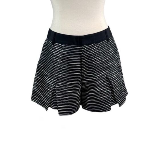 Marissa Webb Cotton Silk Shorts Black Striped Pleated Front Size 2 Pockets - Picture 1 of 7